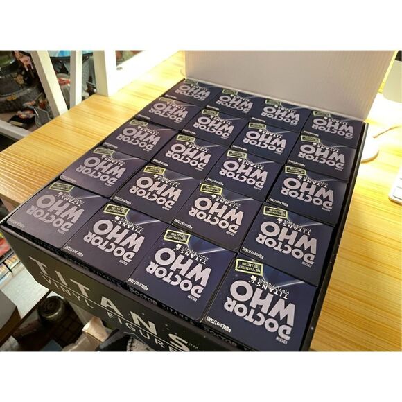 Doctor Who Titans Ninth Doctor Fantastic Mini-Figure Display Box
New, Sealed Box - Picture 5 of 8